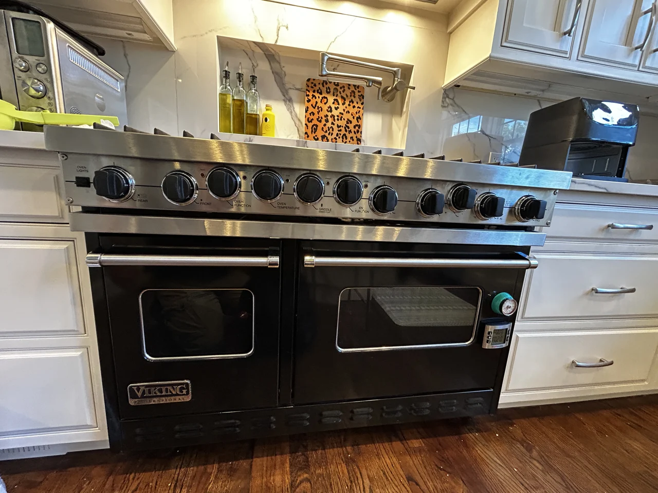 Viking double-oven range from the owner’s work archive